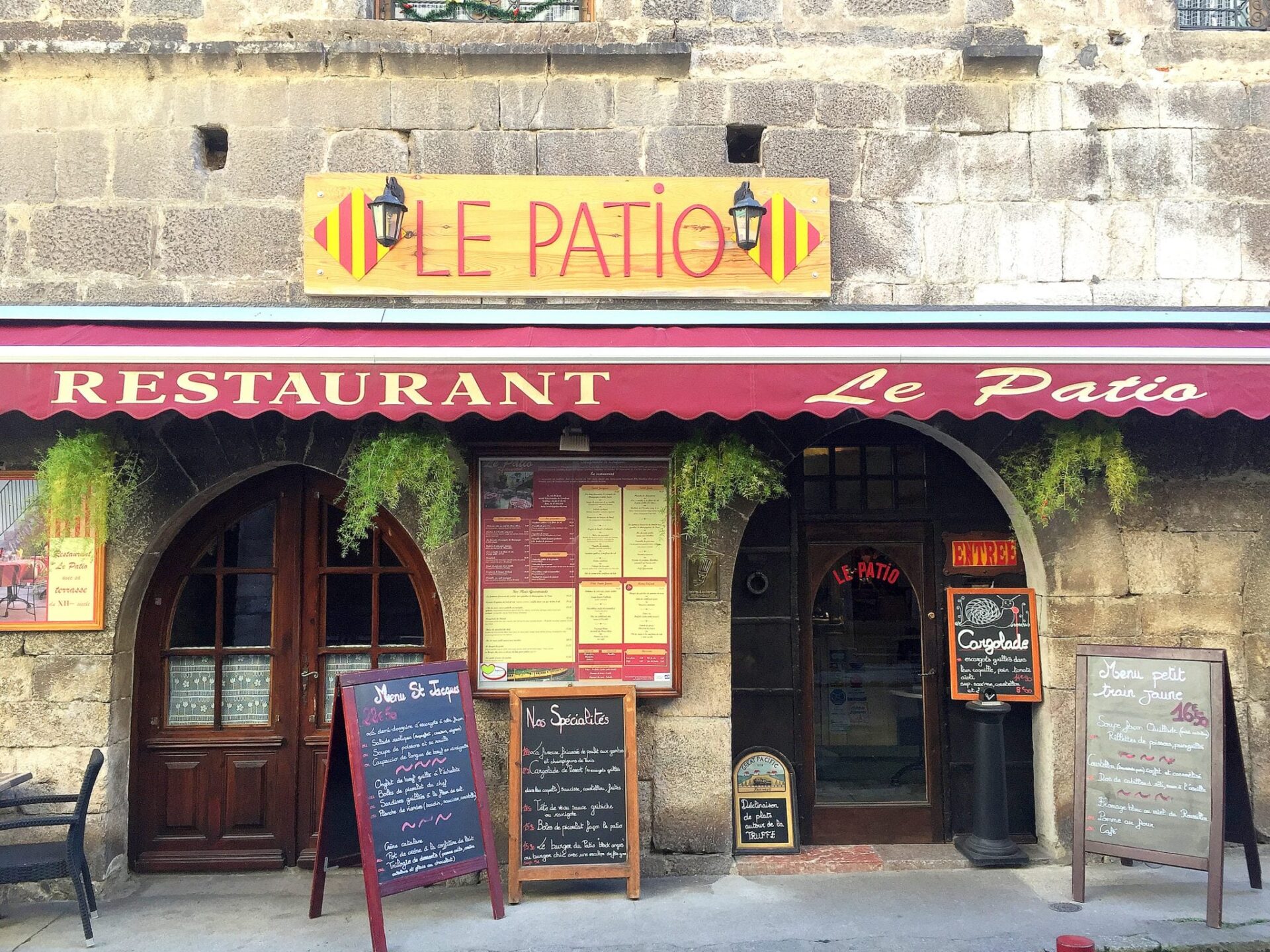 Facade_restaurant_le_patio-Redresse